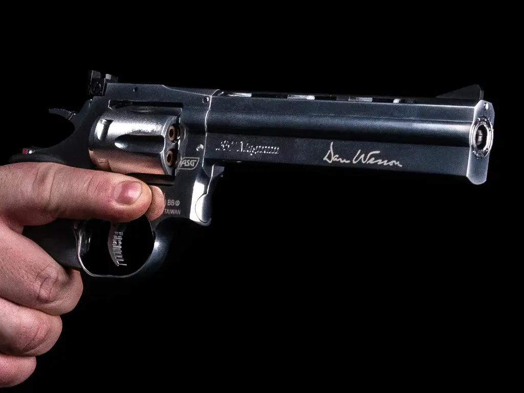 Dan Wesson 715 x CLPD, 6" revolver, Silver, Special Collab Edition - Held